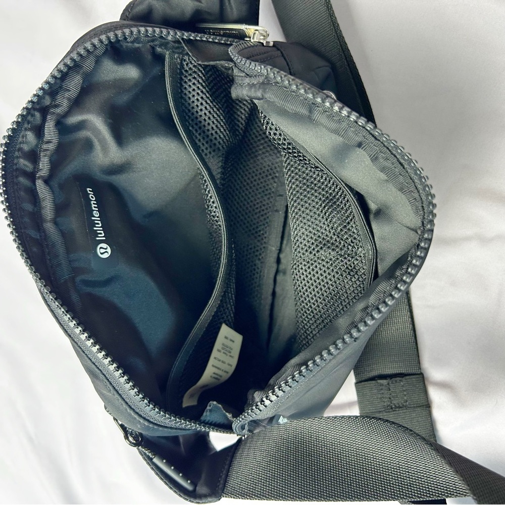lululemon athletica Everyday Belt Bag - Picture 4 of 7